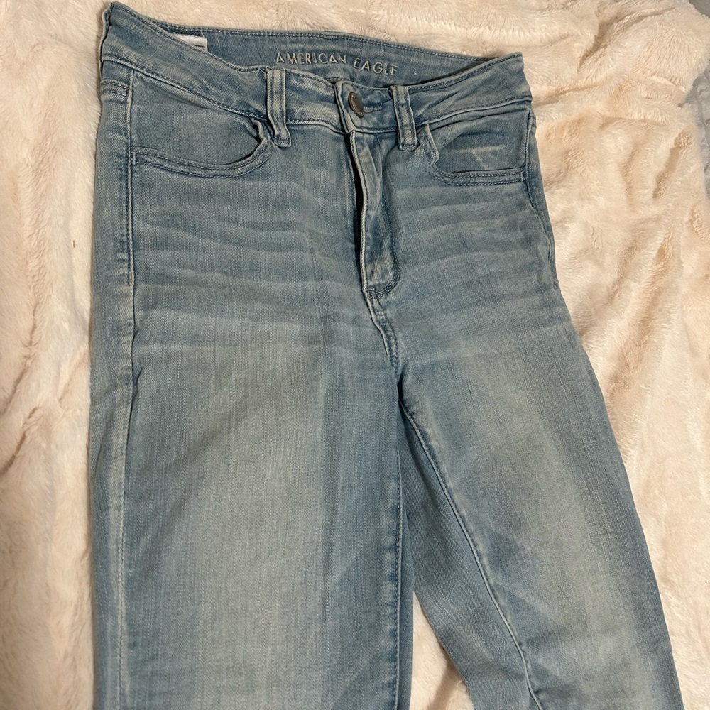 Light wash American Eagle super stretch jeans